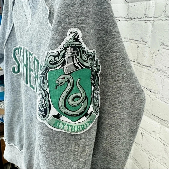 Harry Potter Wizarding World Universal Studios Slytherin Sweatshirt Size XS - Picture 5 of 6
